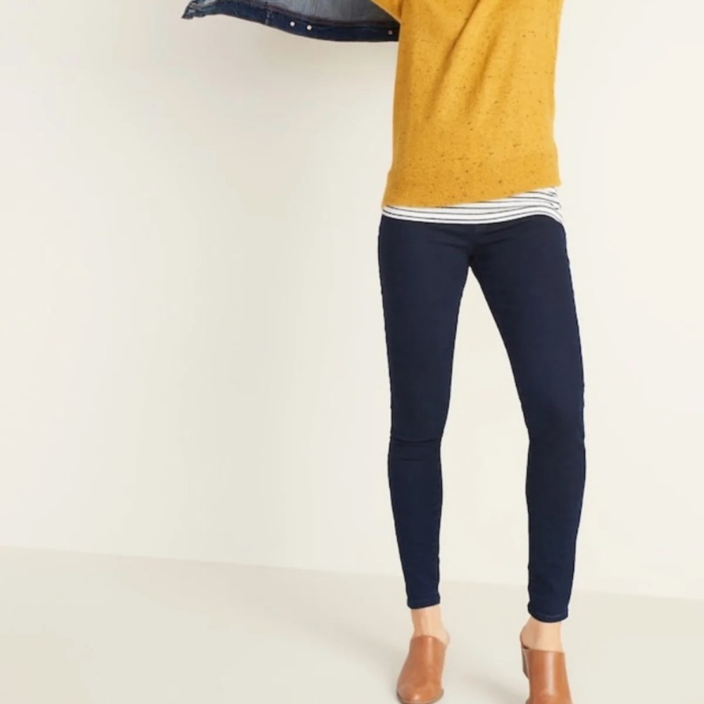 Old Navy Super Skinny Pull-On Jeggings - Picture 4 of 7